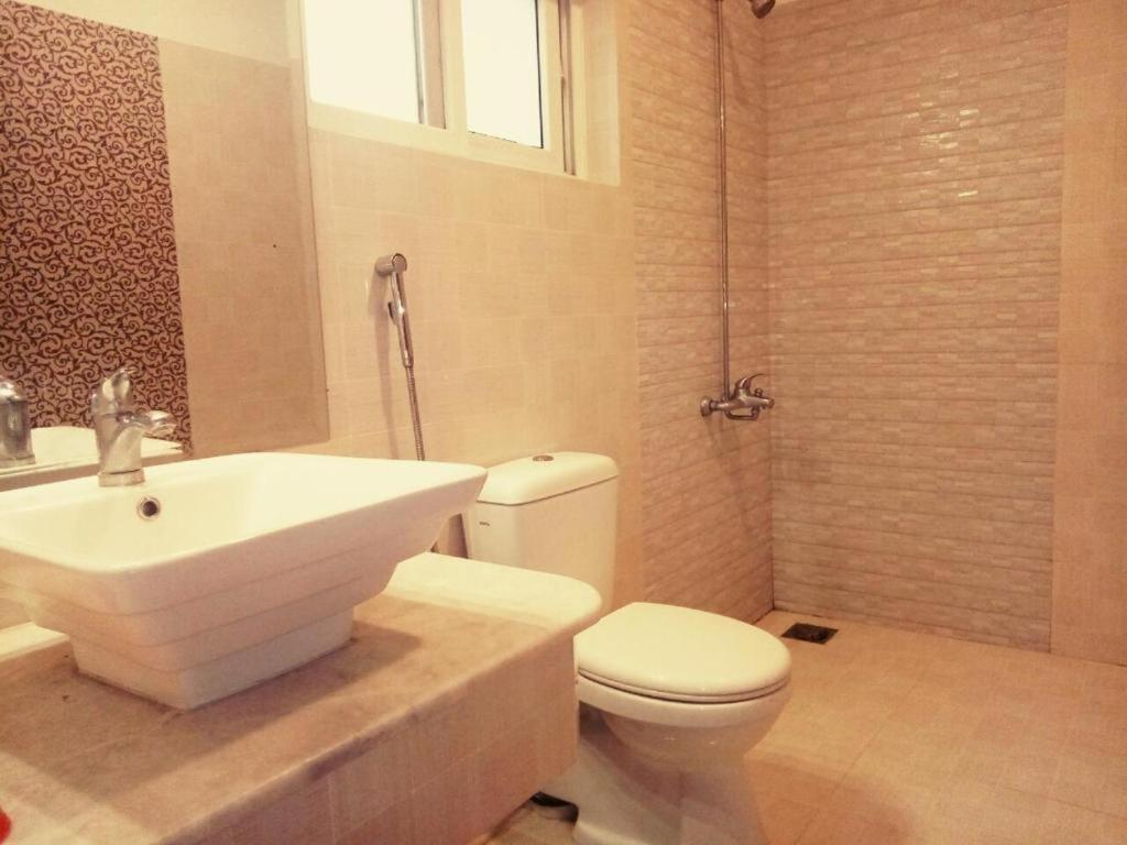 Royal Galaxy Bed & Breakfast Islamabad - For Families Only Eksteriør billede