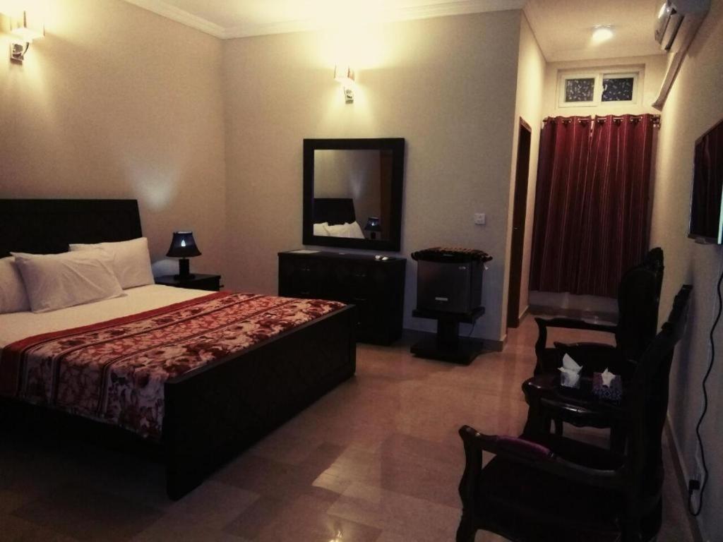Royal Galaxy Bed & Breakfast Islamabad - For Families Only Eksteriør billede